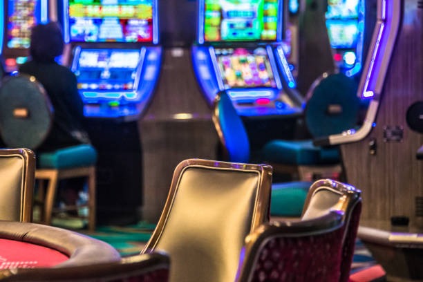 mpo0808 mobile app interface showing slot games and live casino options